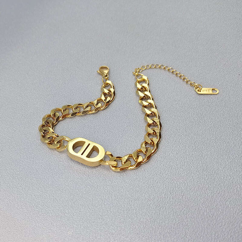 Luxury jewelry designer necklace Cuban chain Trendy Gold Thick Double D Letter Titanium Necklace Women Hip Hop Personality Short Clavicle Chain Versat