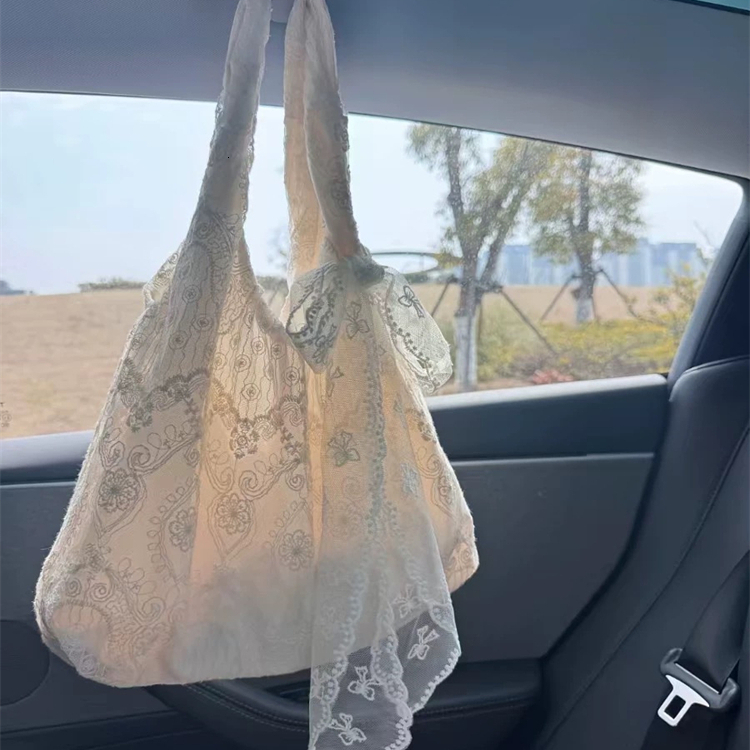 2025 bag autumn new Korean style fresh lace flower canvas bag, simple and niche women's large capacity commuting armpit bag, designer shoulder ba