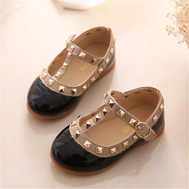 Kids Sandal Summer Girl's Pointed Flat Shoes New Girls Sandals Rivets Wild Baotou Children Shoes Fashion Princess Beach Shoe