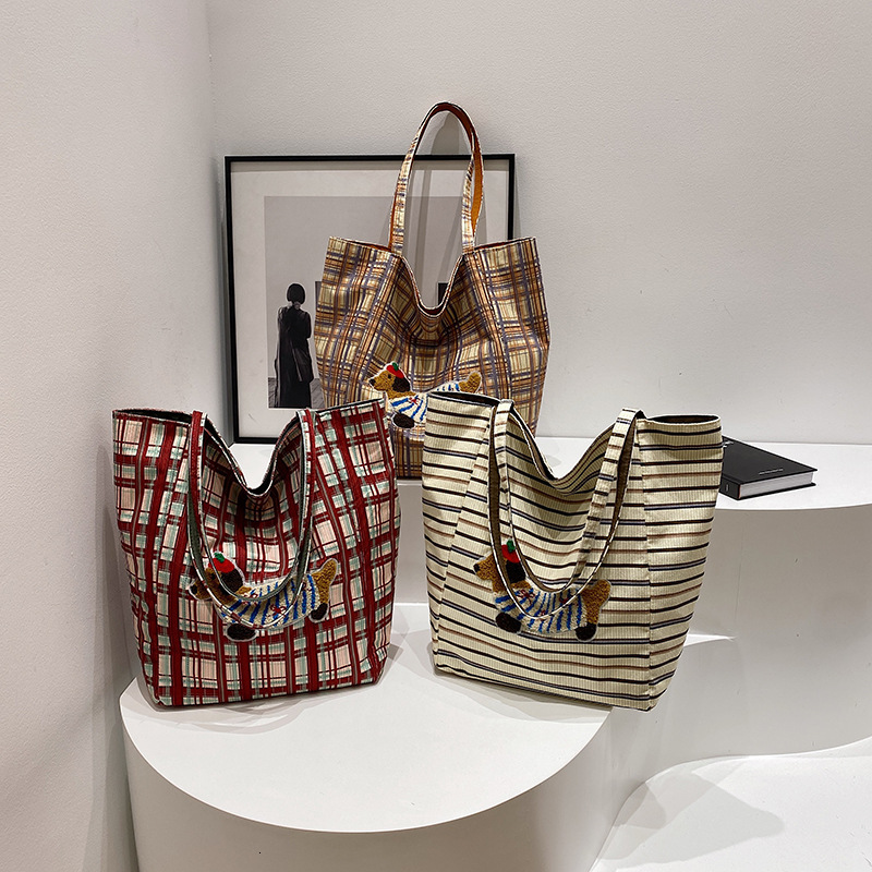 2025 autumn new Korean bag style double-sided usable handbag, simple, lightweight, niche, large capacity casual designer shoulder bag, women's ca