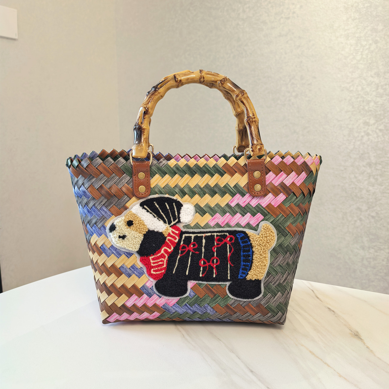 2025 autumn new retro striped sausage dog woven bag bag with simple and niche design, nylon rope pendant, women's handbag designer beach bag