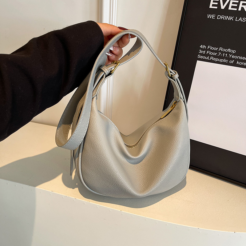 QiMeiGui new soft leather crossbody bag - versatile for daily wear, suitable for both casual and formal occasions.