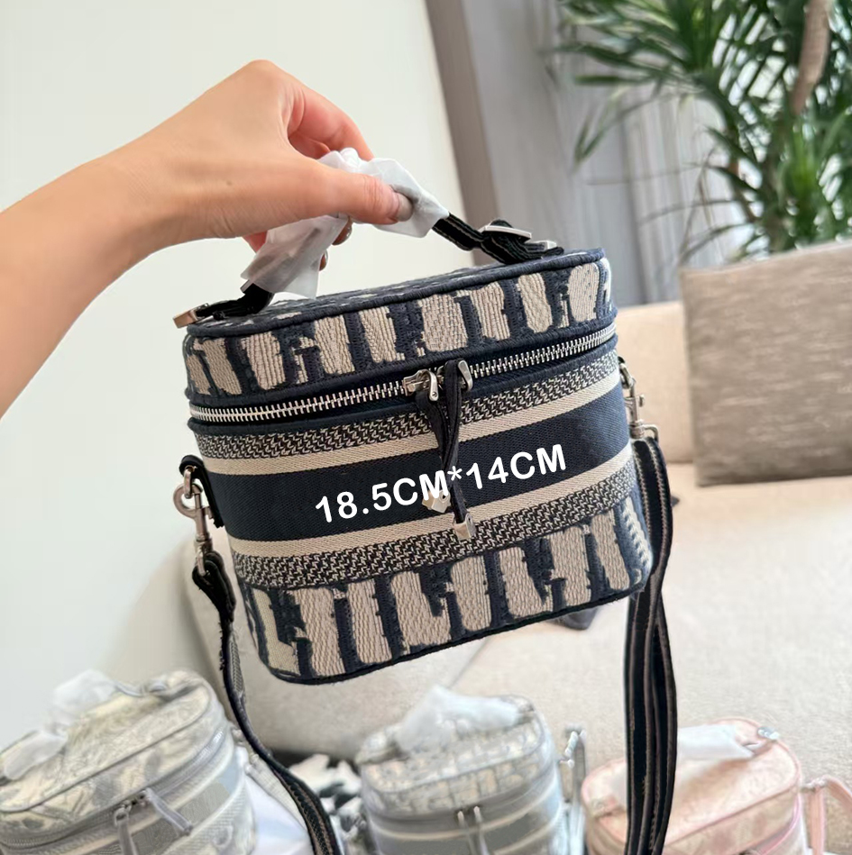9A Designer Cosmetic Bag Embroidery Vanity Bag top quality Cosmetic Bag Double Pull Head Fashion Large Capacity Female Travel Handheld Wash Bag