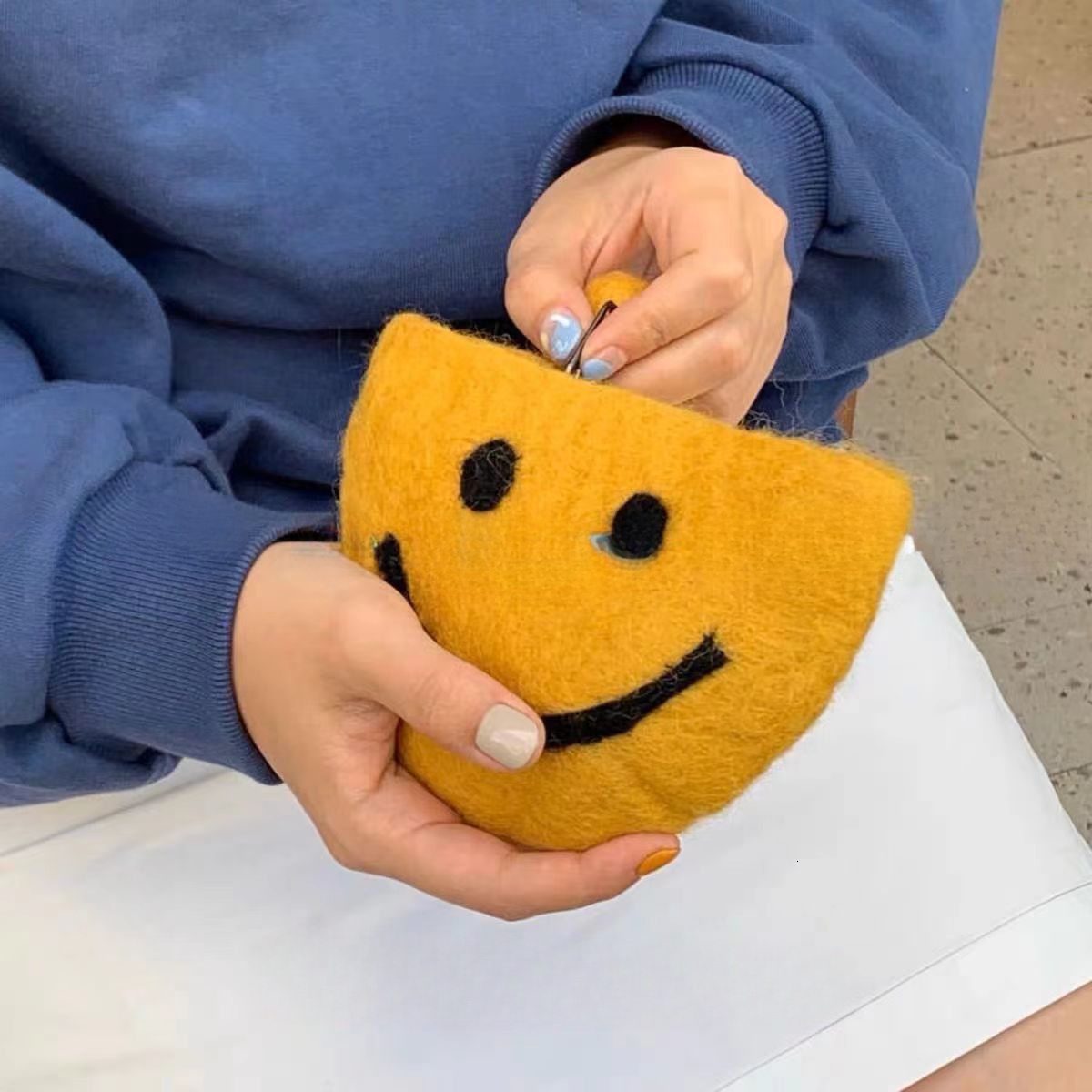 2025 Autumn New Korean Edition Light Luxury mini Wool Felt with a Smiling Face, Small and Exquisite Design, Handmade Cute Key Bag, Designer Wallet