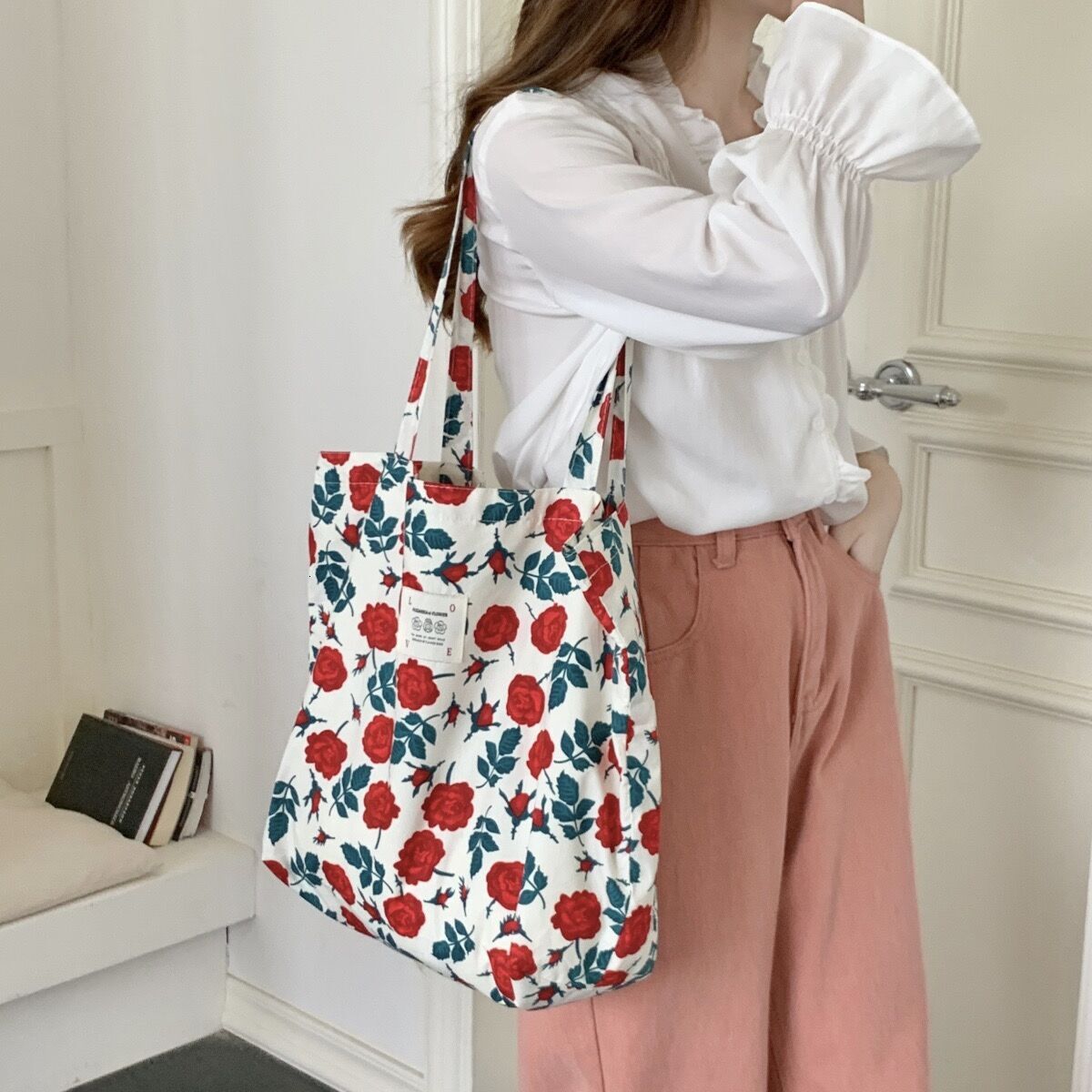 2025 autumn new floral tote bag with rose print, simple and niche bag design, canvas bag, vacation beach bag, Japanese art designer shoulder bag