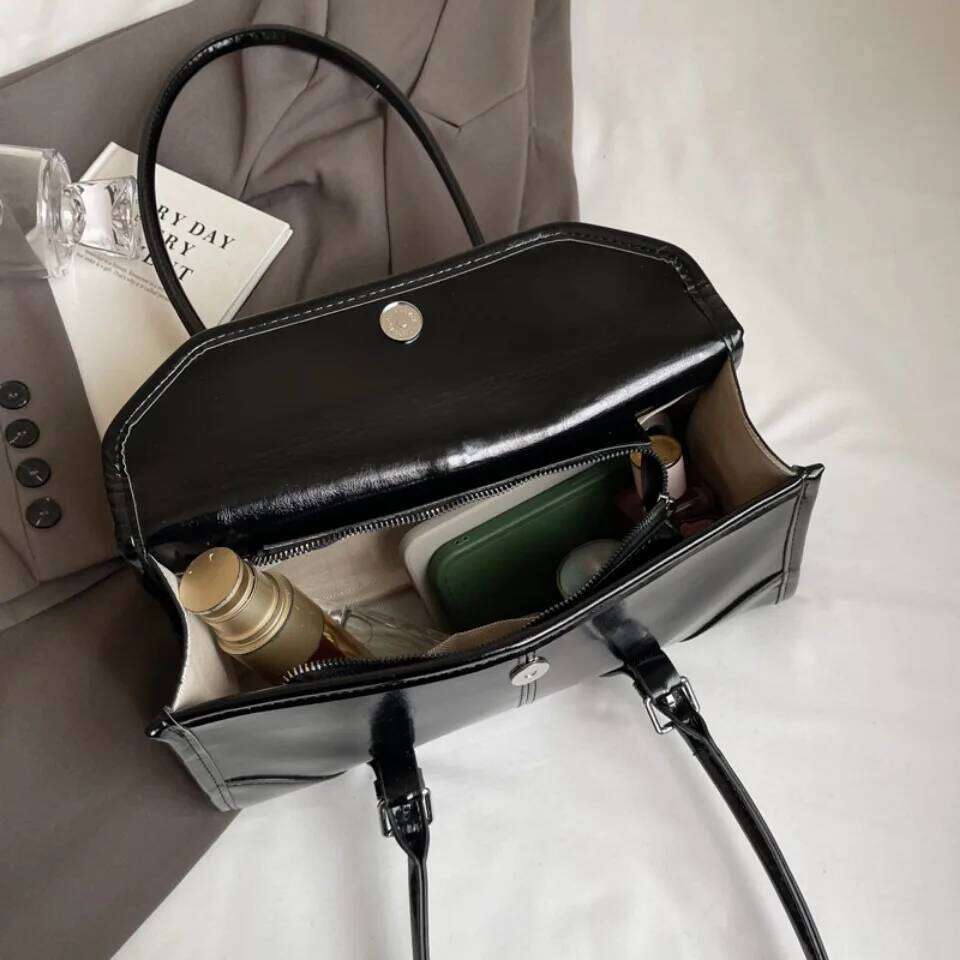 High-End Oil Wax Leather Underarm Elegant Women's Magnetic Buckle Shoulder Bag Commuter Versatile Ladies Casual Tote Bags