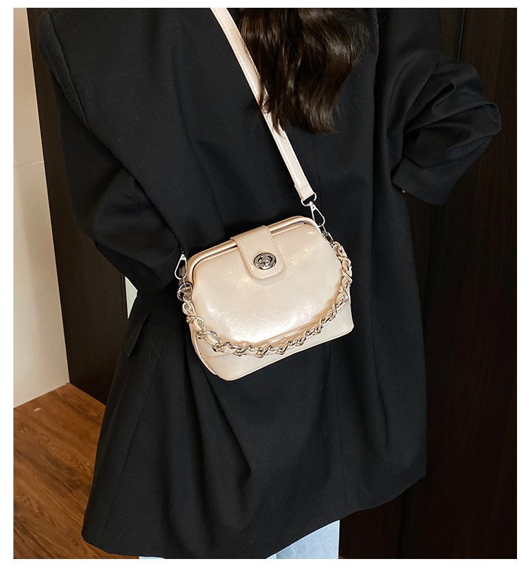 Ms. QiMeiGui's chain small golden ball oil-wax leather small bag, fashionable box bag, single shoulder crossbody bag
