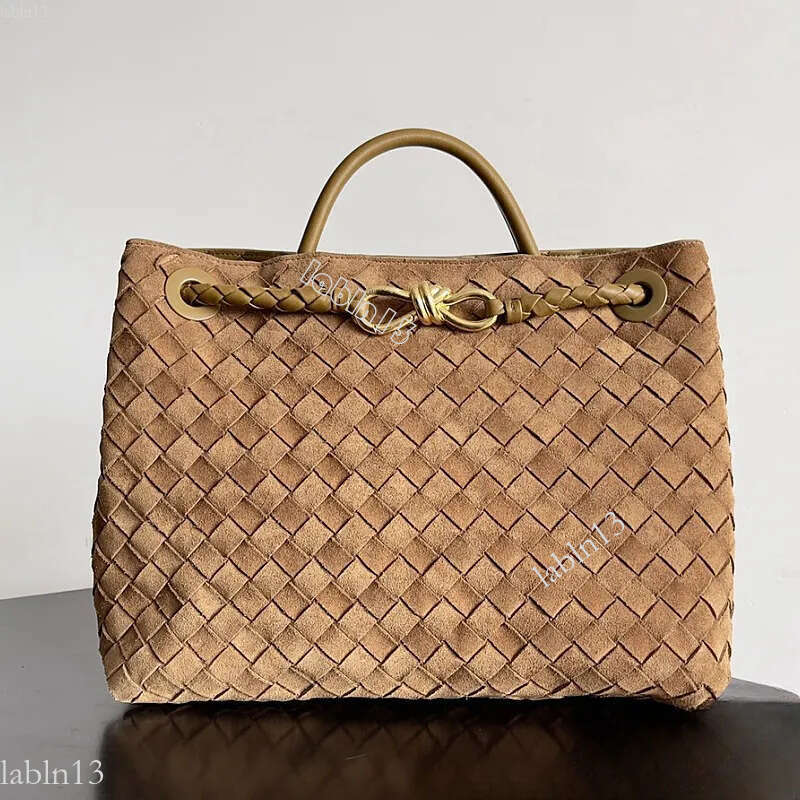 Real leather Andiamo Handbag Luxury Designer andiamo bag Chocolate Brown Tote Bag Crossbody bv bags 10a High quality sheepskin work interwoven tote bag Gift Box 55e