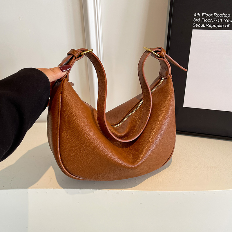 QiMeiGui new soft leather crossbody bag - versatile for daily wear, suitable for both casual and formal occasions.