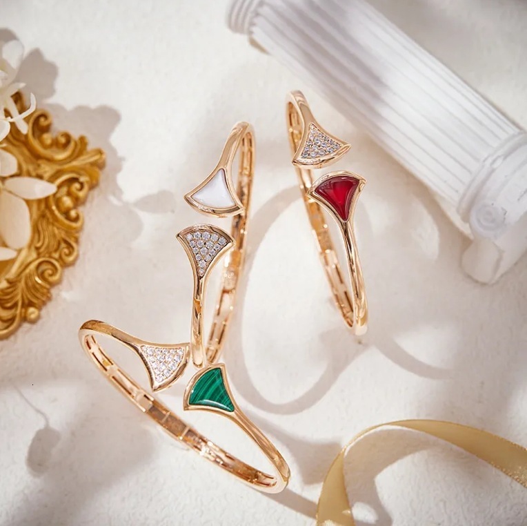 Luxury Brand Designer Jewelry High-Value Natural White Mother-Of-Pearl Malachite Fan-Shaped Bracelet Light Luxury Elegant Fan Bracelet Fashionable OL 