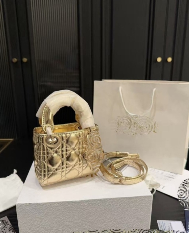 Princess Diana Bag for Women 2025 New Trendy Temperament European and American High-end Ladies Hand-held Cross-body Bag 2288