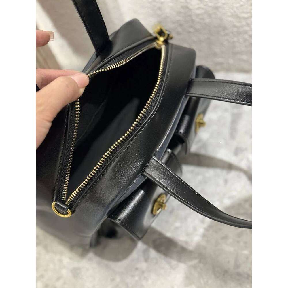 Niche Design Single Shoulder Motorcycle Soft Leather Handbag New Vintage Spicy Girl Style Multi-Pocket Underarm Women's Bag