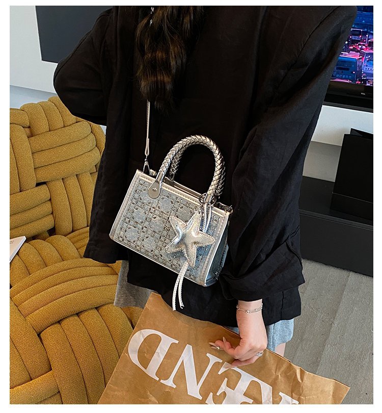 QiMeiGui Ladies' new trendy and fashionable multi-purpose stylish crossbody handbag with a chic design