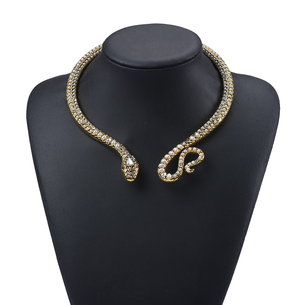 Luxury Brand Designer Jewelry 2020 European And American Big Brand New Alloy Inlaid Diamond Necklace Short Clavicle Chain Snake Shape Fake Collar Manu