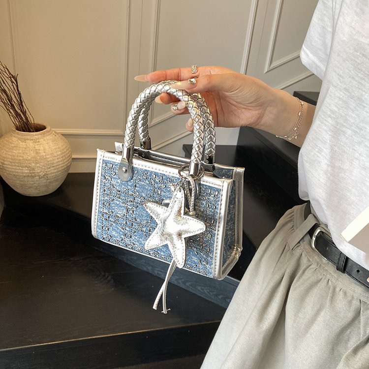 QiMeiGui Ladies' new trendy and fashionable multi-purpose stylish crossbody handbag with a chic design