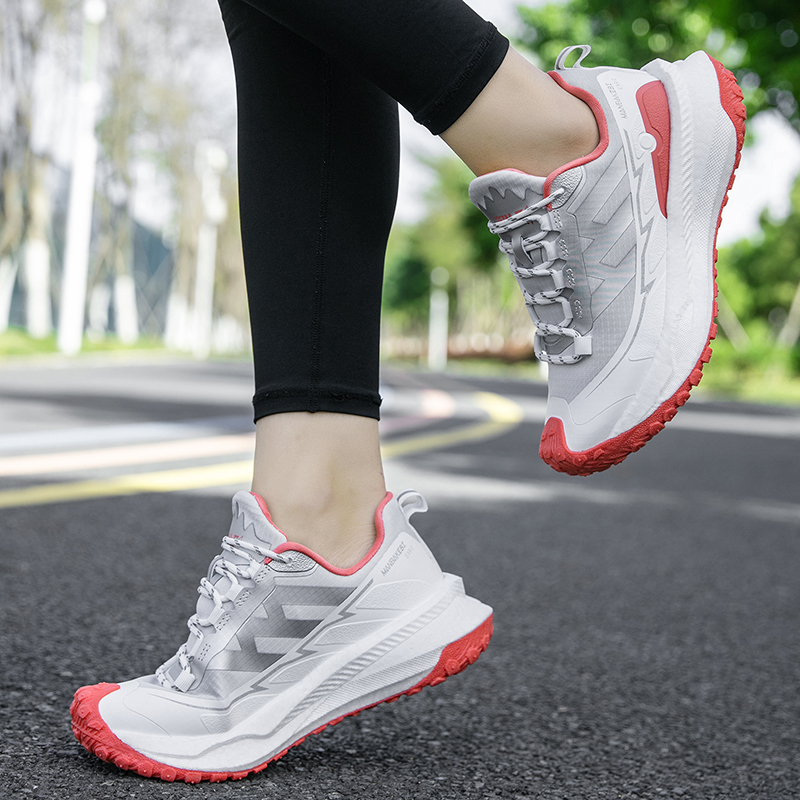 2025 New Mens Womens Running Mesh Breathable and Lightweight Sports Shoes for Couples with Shock Absorbing