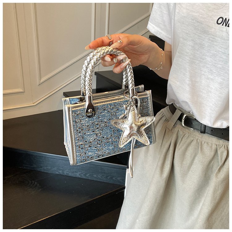 QiMeiGui Ladies' new trendy and fashionable multi-purpose stylish crossbody handbag with a chic design