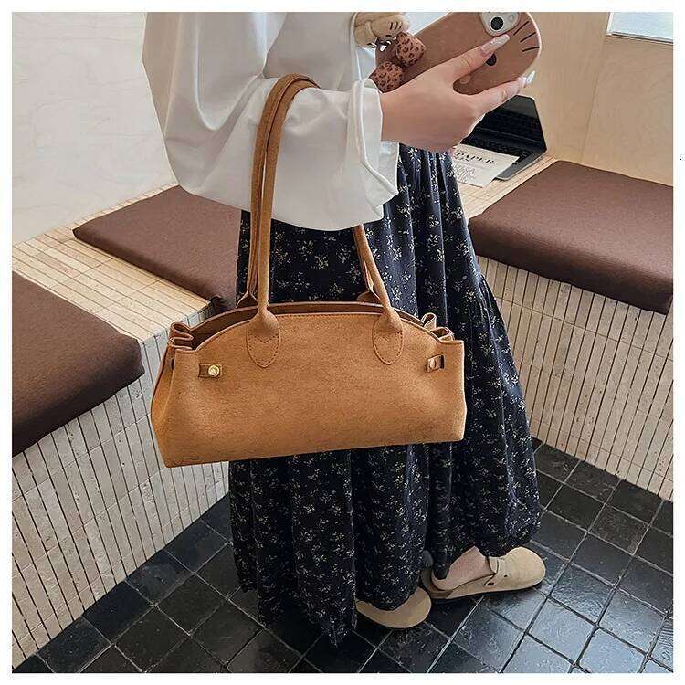 Korean Retro Matte Underarm Bag Women's 2025 Summer Niche Light Versatile Work Commuter Shoulder Handbag
