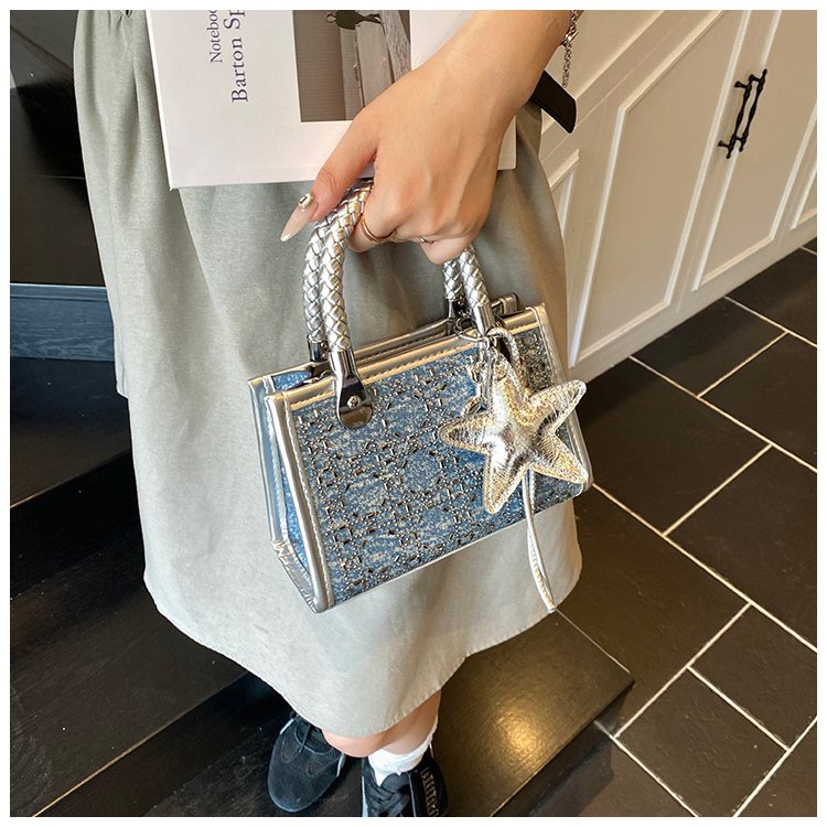 QiMeiGui Ladies' new trendy and fashionable multi-purpose stylish crossbody handbag with a chic design