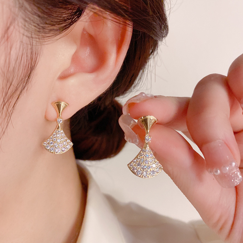 Luxury Brand Designer Jewelry S925 Silver Needle Design Sense Light Luxury Elegant Temperament Small Skirt Earrings Exquisite Shiny Full Diamond Fan-Shaped Ear