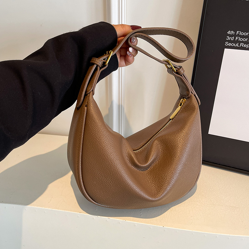 QiMeiGui new soft leather crossbody bag - versatile for daily wear, suitable for both casual and formal occasions.