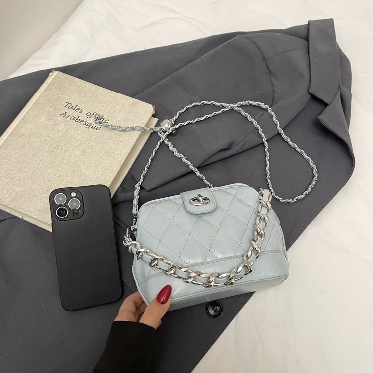 Ms. QiMeiGui's embroidered diamond-patterned small gold ball chain shoulder bag with a slanted crossbody strap and fashionable Korean-style flap 