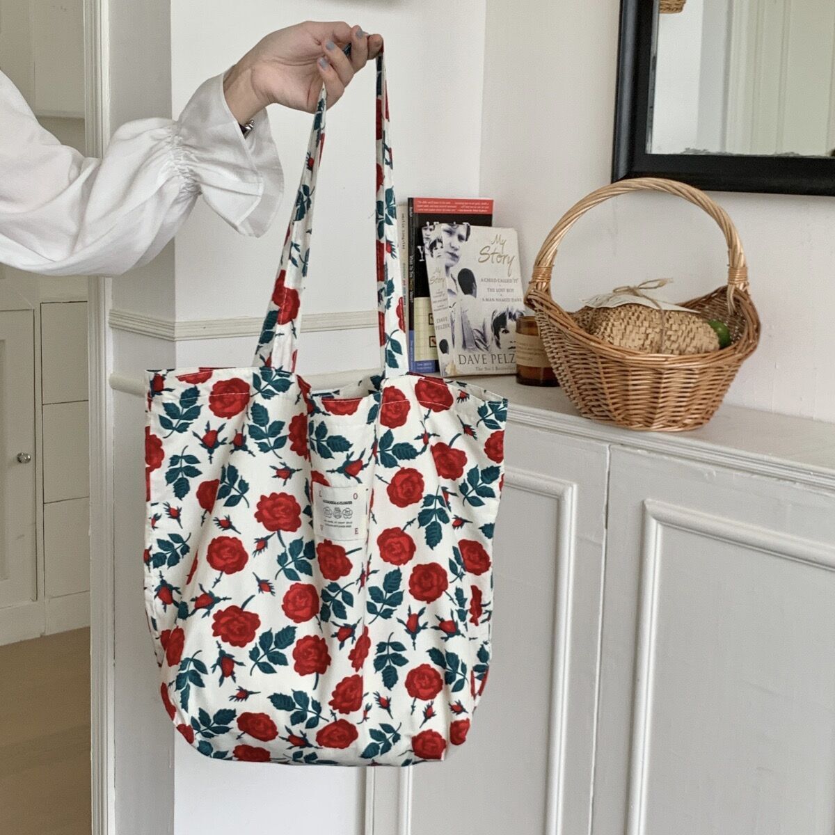 2025 autumn new floral tote bag with rose print, simple and niche bag design, canvas bag, vacation beach bag, Japanese art designer shoulder bag