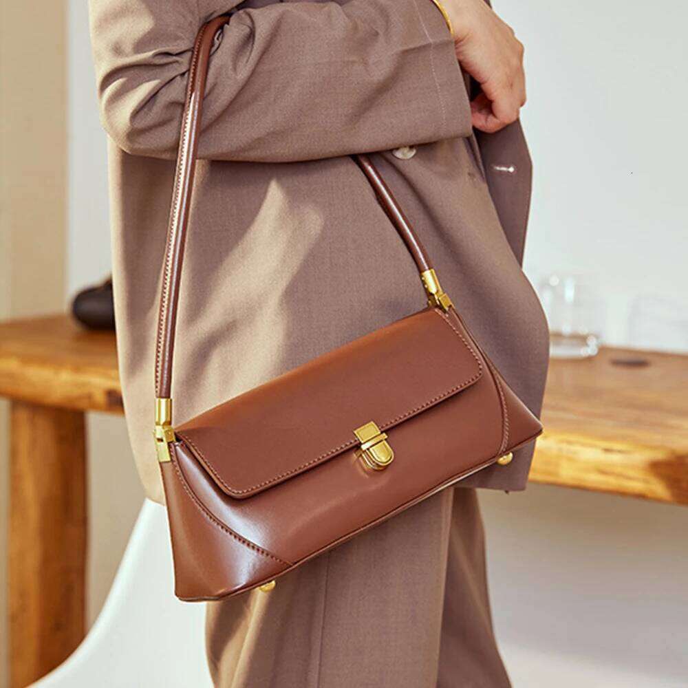 New Leather Women's Fashionable New French Stick High-End Designer Shoulder Bag, Trendy Commuting Handbag