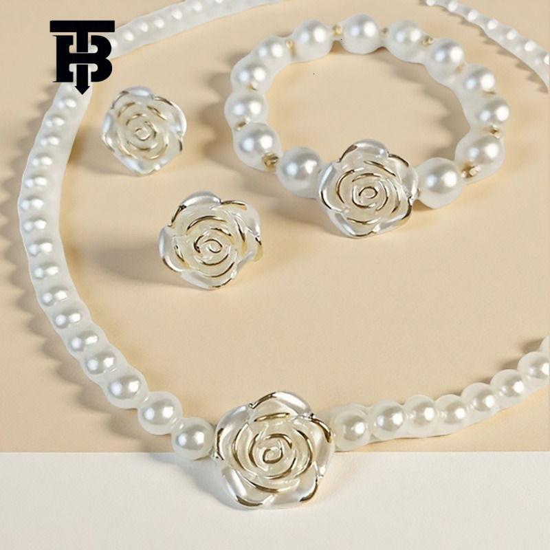 Free Shipping For New Designer Accessories Cross-border New Retro Palace Camellia Pearl Necklace Fashion Light Luxury Niche Elegant Socialite Style Br