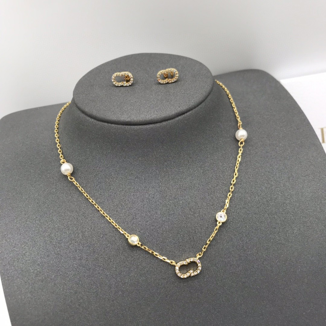 High Quality Full Diamond Necklace Lady Letter Designer necklace Designer Jewelry Set Stainless steel Classic Charm elegant pendant Necklaces