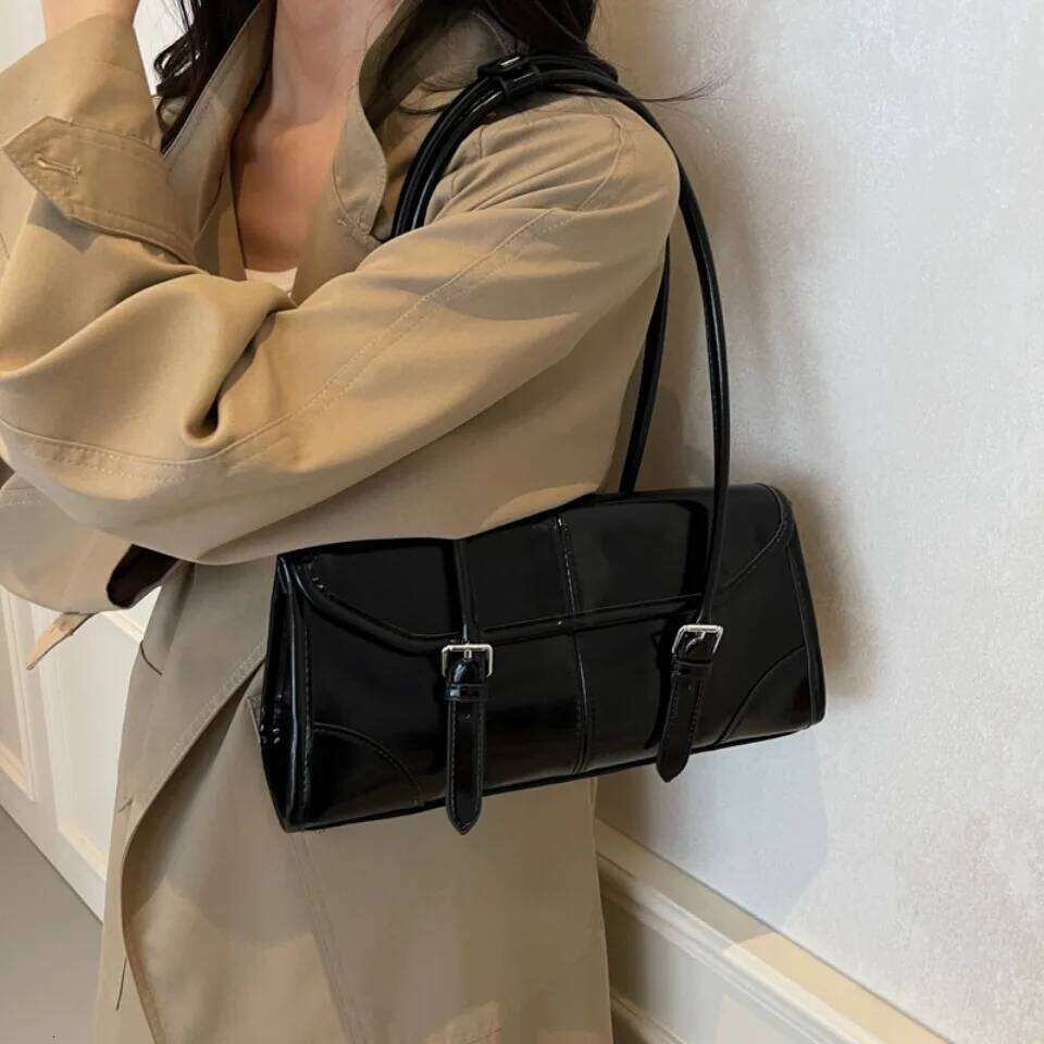 High-End Oil Wax Leather Underarm Elegant Women's Magnetic Buckle Shoulder Bag Commuter Versatile Ladies Casual Tote Bags