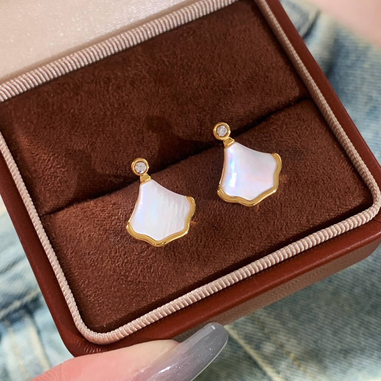 Earrings quality Jewelry Natural Shell Mini Skirt For Women S925 Sterling Silver Needle Light entry lux High-End Elegant Earrings Real Gold Plated
