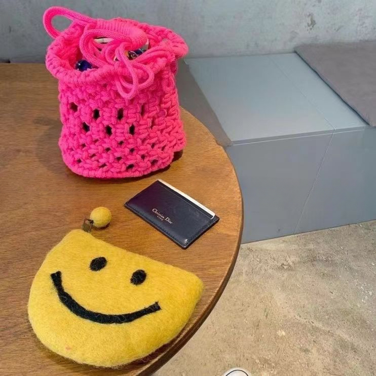 2025 Autumn New Korean Edition Light Luxury mini Wool Felt with a Smiling Face, Small and Exquisite Design, Handmade Cute Key Bag, Designer Wallet