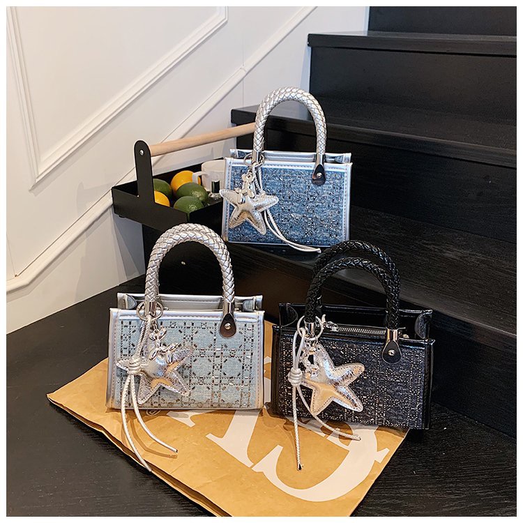 QiMeiGui Ladies' new trendy and fashionable multi-purpose stylish crossbody handbag with a chic design