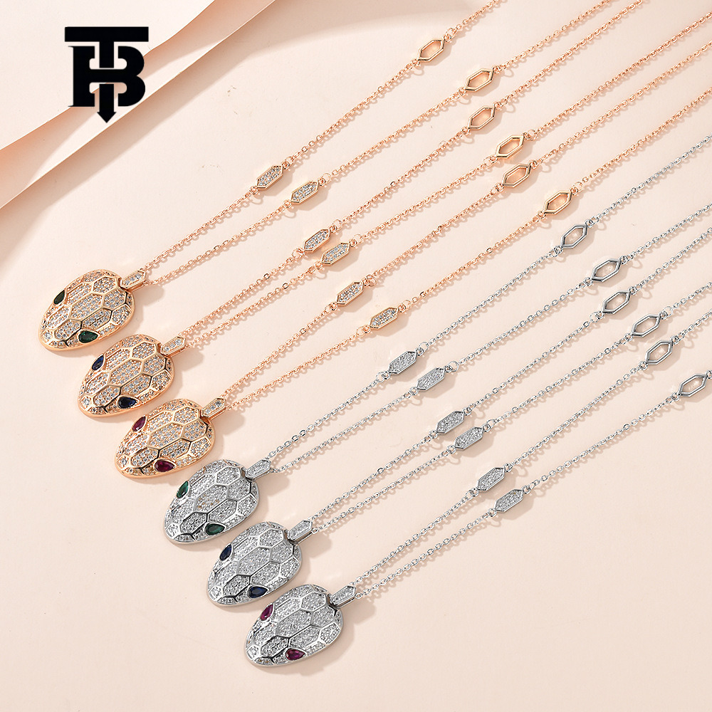 Free Shipping For New Designer Accessories Snake Head Necklace Unisex Light Luxury Personality Star Pendant Sweater Chain High Version