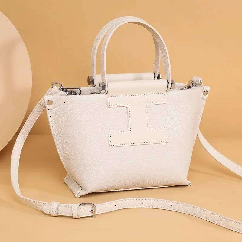 New Fashion Women's Simple Niche Tote Commuting Large-Capacity Shoulder Bags, Casual Korean,Version Purse