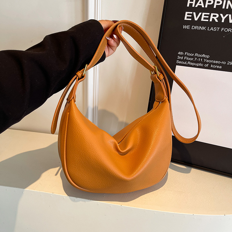 QiMeiGui new soft leather crossbody bag - versatile for daily wear, suitable for both casual and formal occasions.