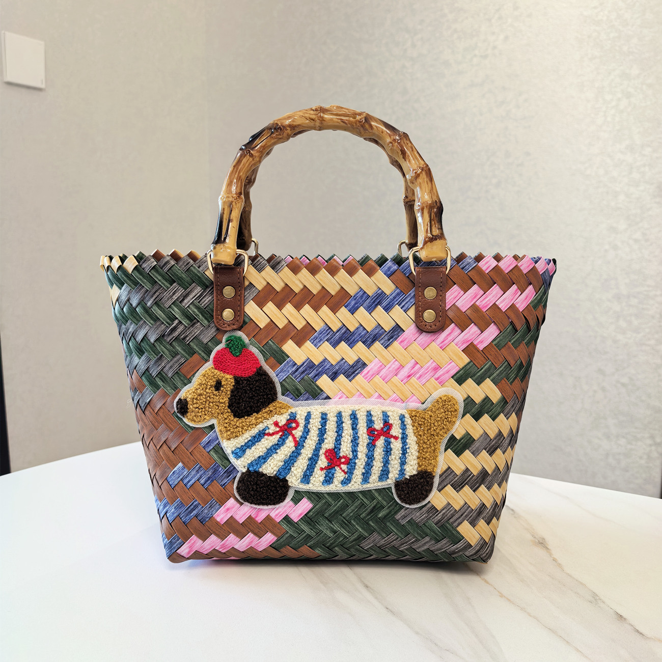 2025 autumn new retro striped sausage dog woven bag bag with simple and niche design, nylon rope pendant, women's handbag designer beach bag