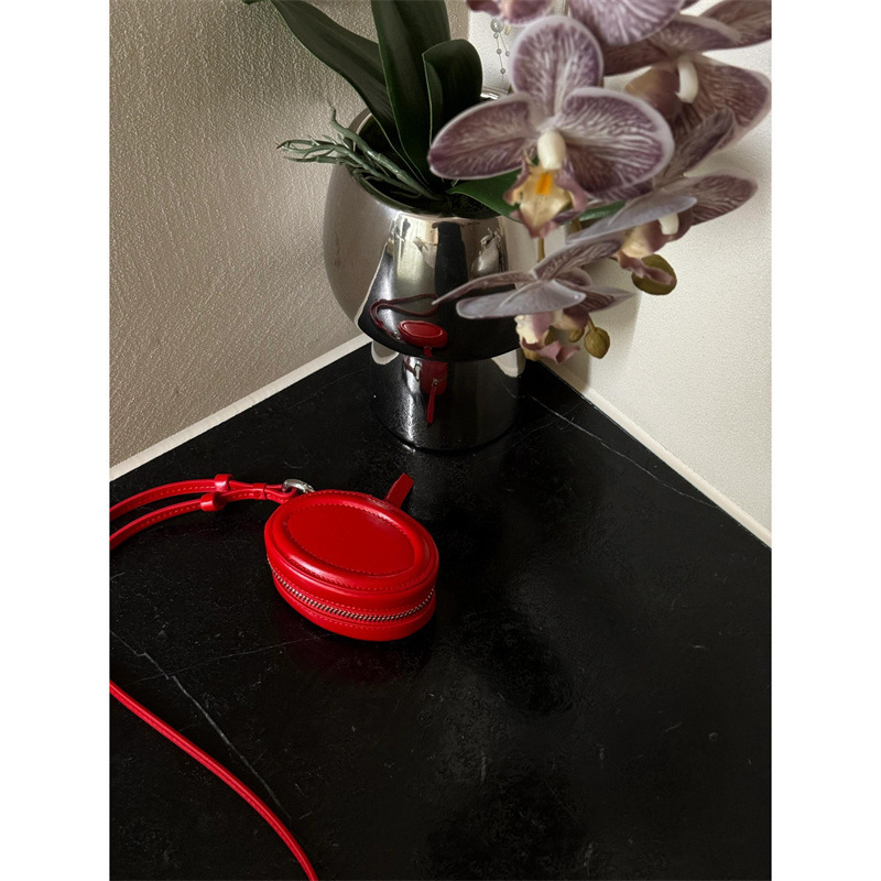 mini 2025 autumn new mini cute girl coin wallet simple, compact, exquisite, niche design crossbody bag Korean fashion lipstick key bag designer wallet