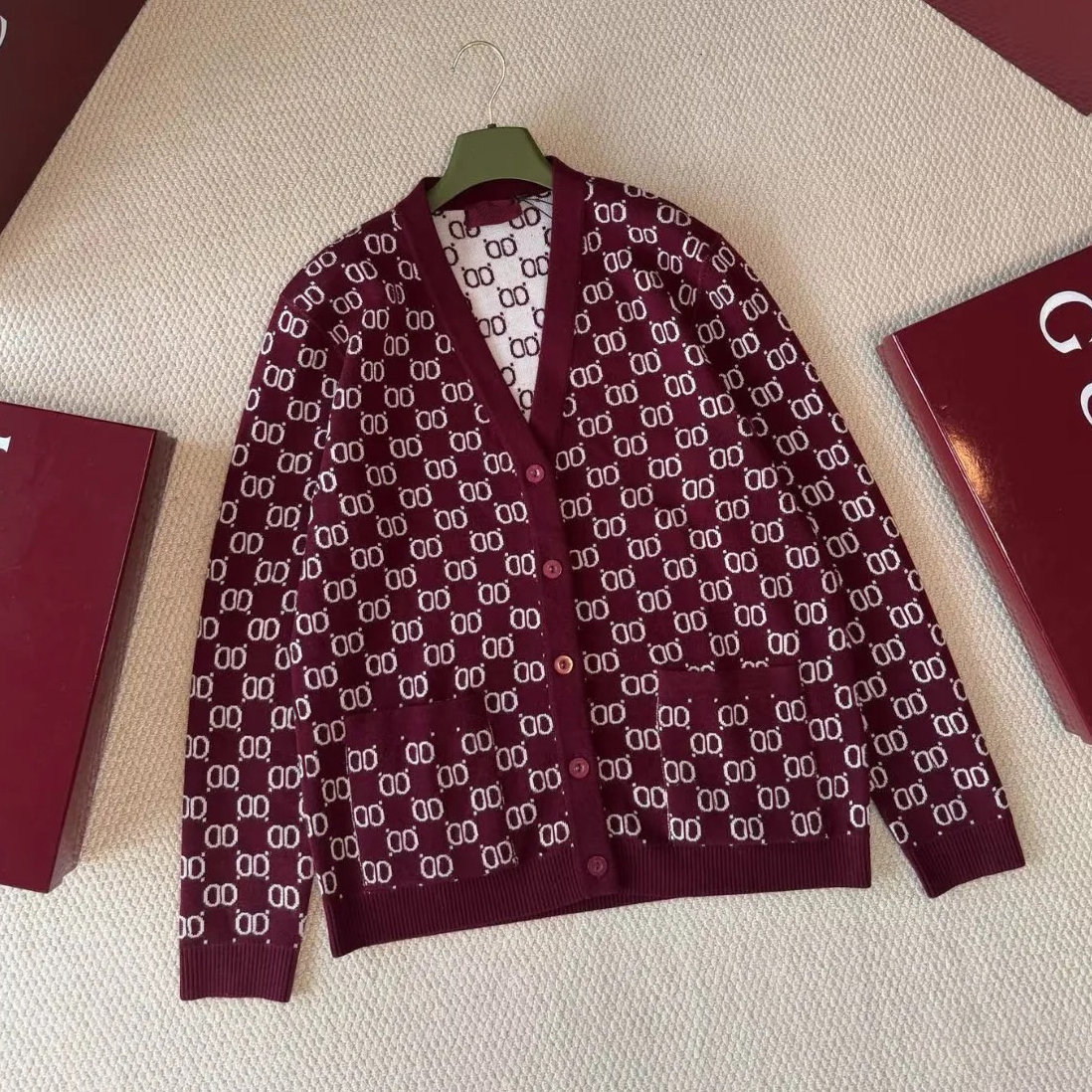 High quality women's sweaters, designer cardigans, knitted sweaters, fashionable and versatile women's tops, jacquard button knitted sweaters