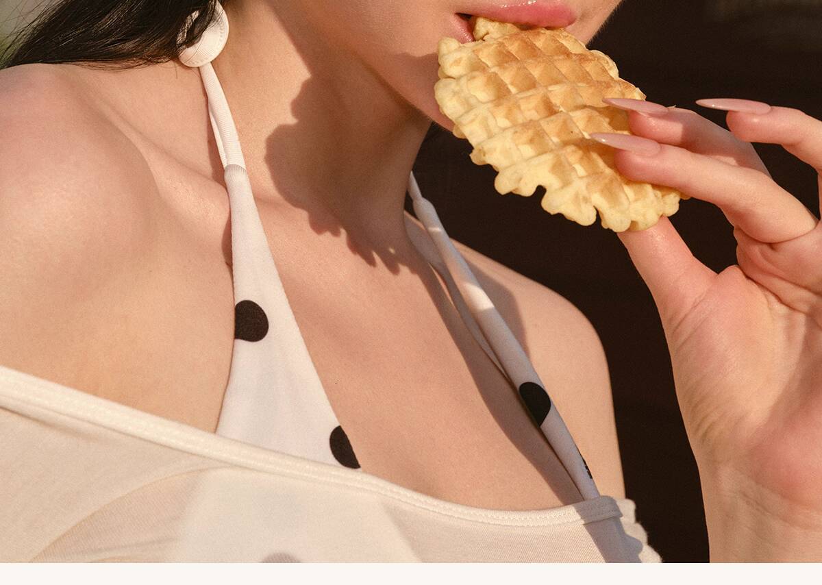 Earrings quality Delta Series Colorful Triangle Earrings For Women New White Shell Agate Klein Blue Ear Jewelry