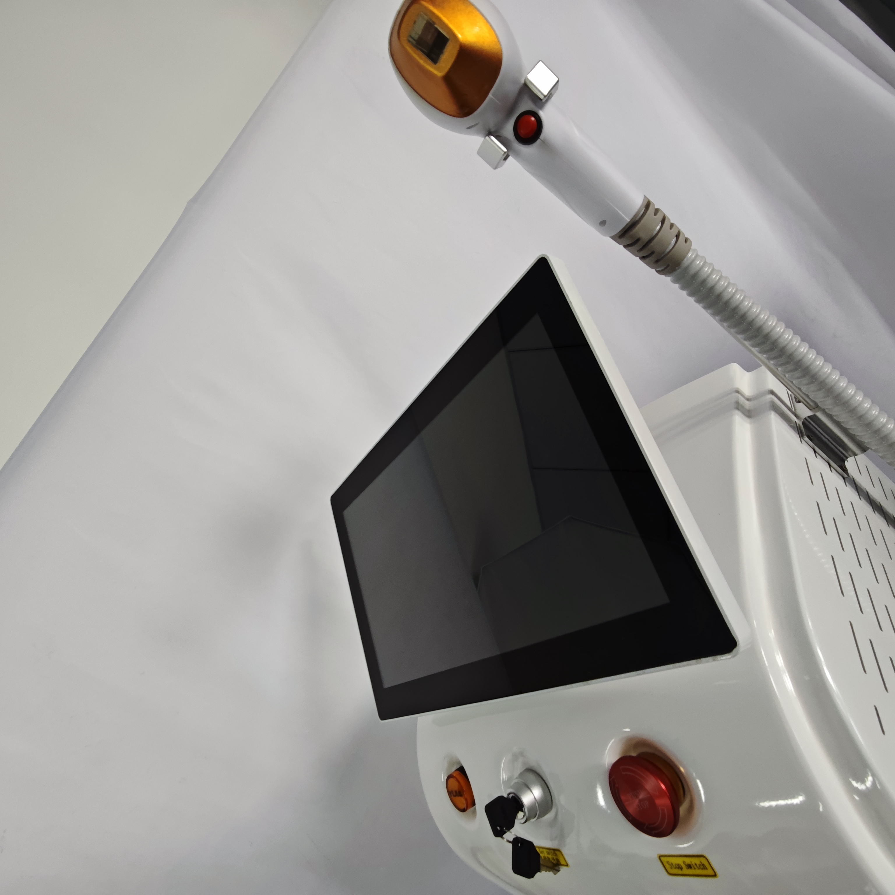 Diode Laser Hair Removal Equipment Ice Cooling System Fast Painless Permanent Hair Removal Machine For Beauty Salon Spa Treatments