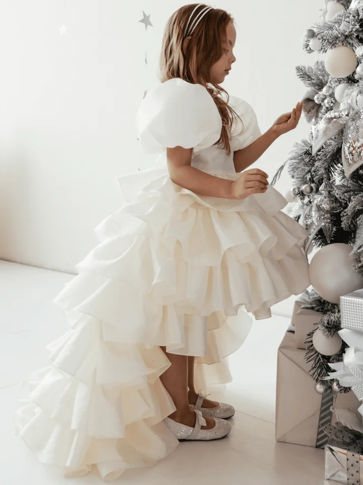 Customized Flower Girl Dresses Beige Tiered With Bow And Tailing Short Sleeve For Wedding Birthday Party Holy Communion Gowns 250829