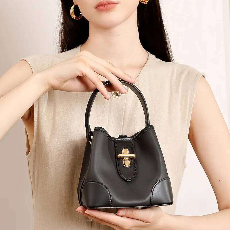 2025 New Super Popular Crossbody Genuine Leather Women's Bag, Light , Niche High-End Feeling, Capsule Bucket Bag