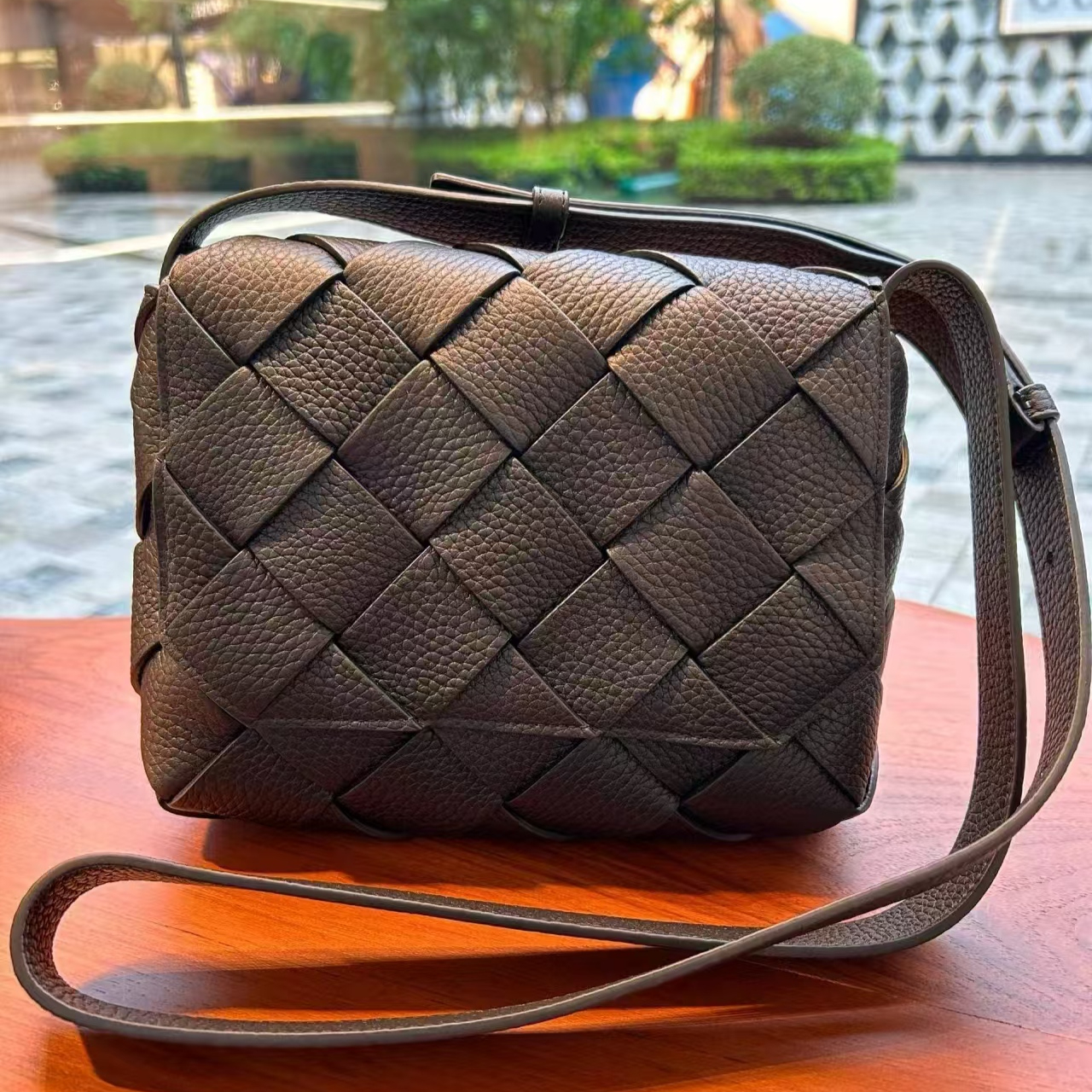 New Diago Cross Body Bag In Grained Intreccio Leather Men Calfskin Woven Shoulder Bags Handmade High Quality Flap Designer Messenger Bag Day Clutches Man Purses 2787