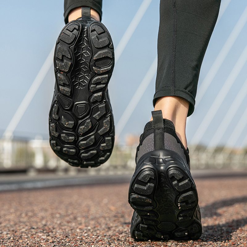 2025 Professional outdoor trail running breathable wear-resistant mountaineering shoes for men and women