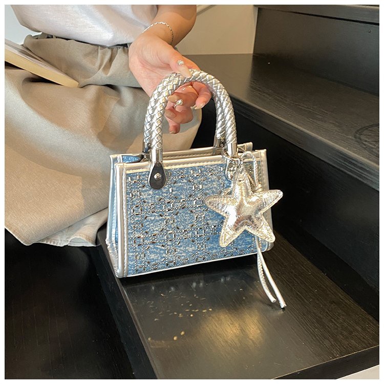 QiMeiGui Ladies' new trendy and fashionable multi-purpose stylish crossbody handbag with a chic design