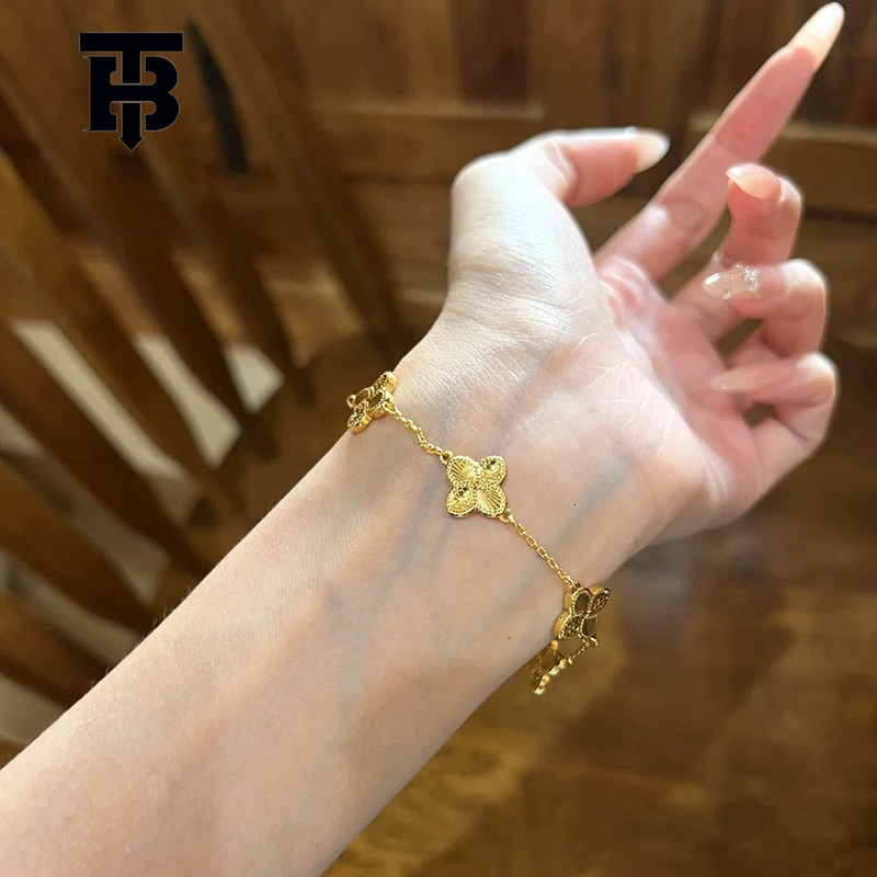 Free Shipping For New Designer Accessories Hot-selling Laser Crushed Ice Ice Precision Bracelet Exquisite Five-flower Four-leaf Clover Light Luxury Ha