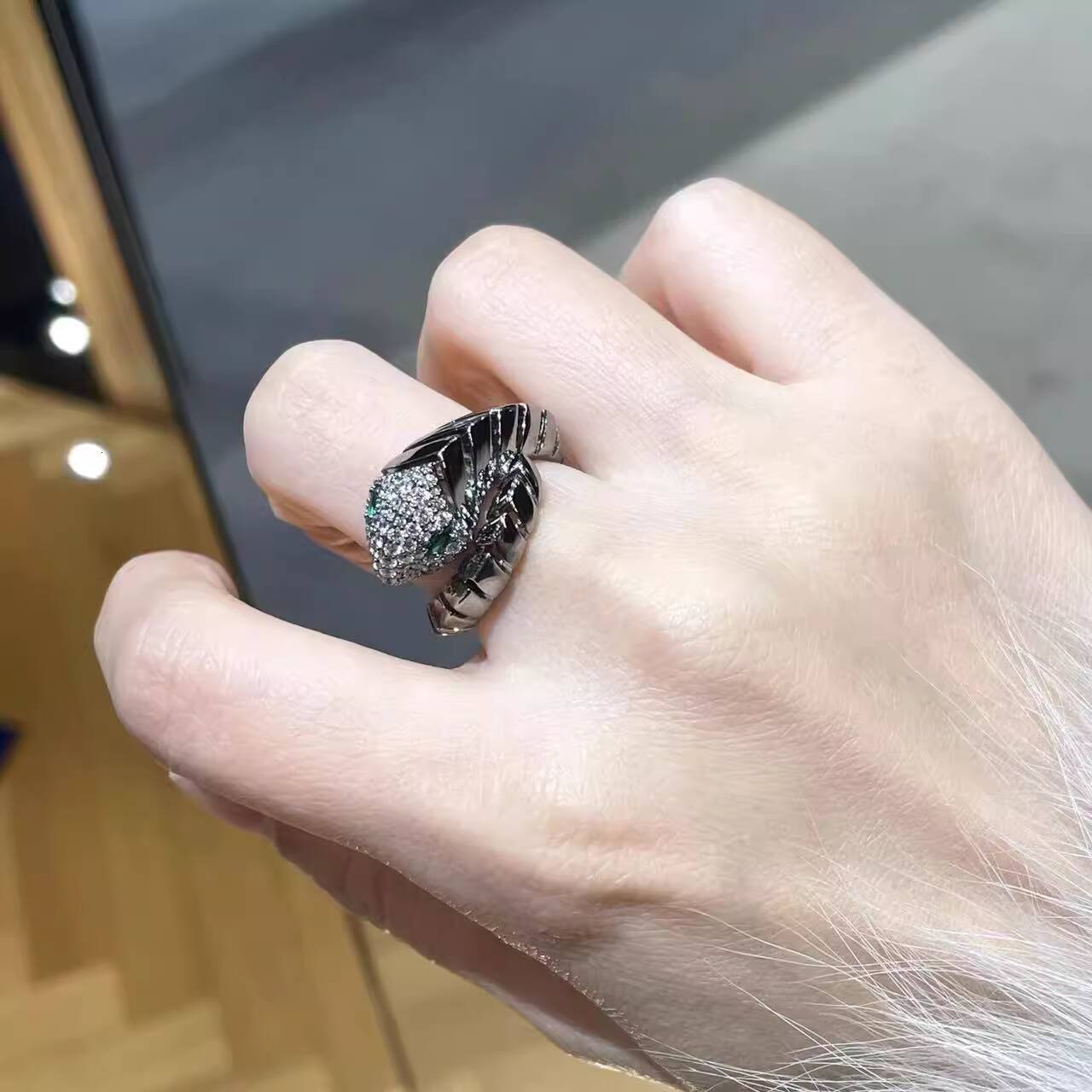 Designer Jewelry European And American S925 Sterling Silver Full Diamond Green Eye Pink Snake Shape High-End Index Finger Ring