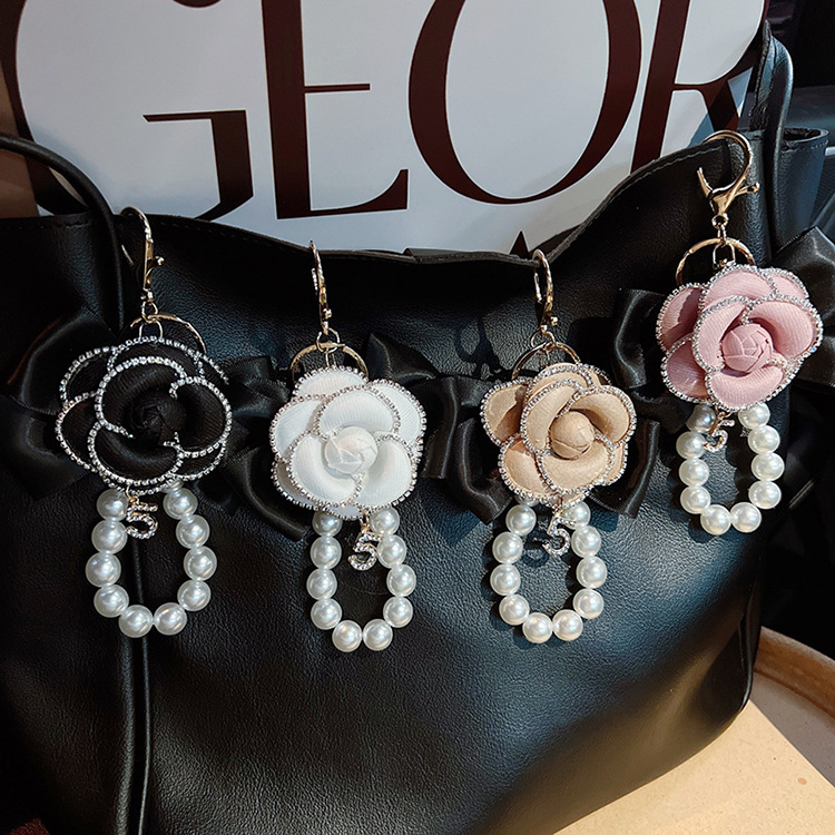 Denim Patchwork Camellia Designer Charms Braided Black White Bracelet Keyring luxcury Pearl Chain Bag Key Accessory TUES